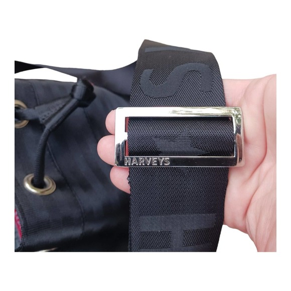 Harveys Seatbelt Bag Berkeley Bucket Purse Black Mint Condition - Picture 14 of 16